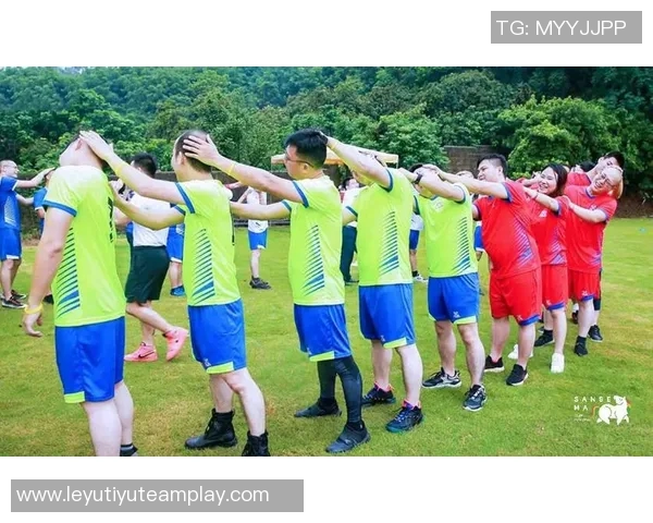 快船全队团建活动共赏橄榄球比赛并拍摄合影留念欢乐时光